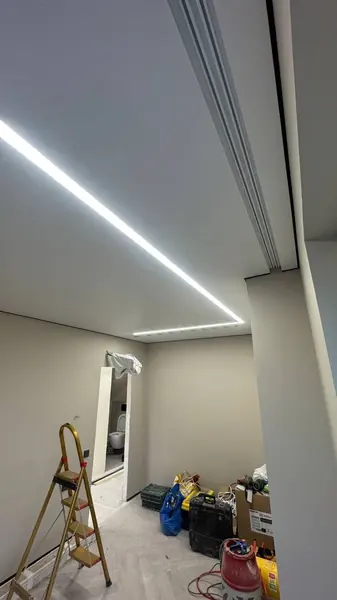 Потолочное освещение в процессе отделки