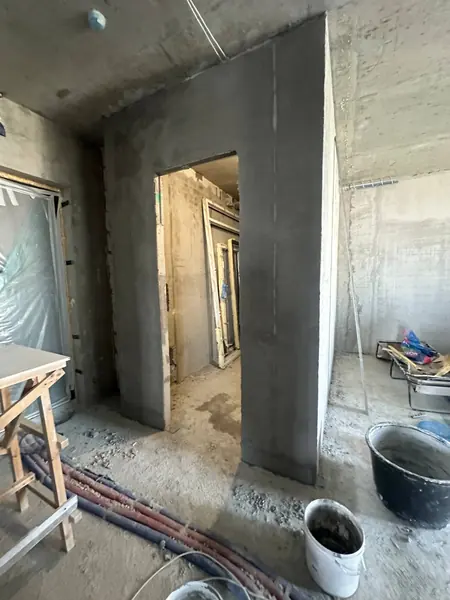 Дверной проём после штукатурных работ